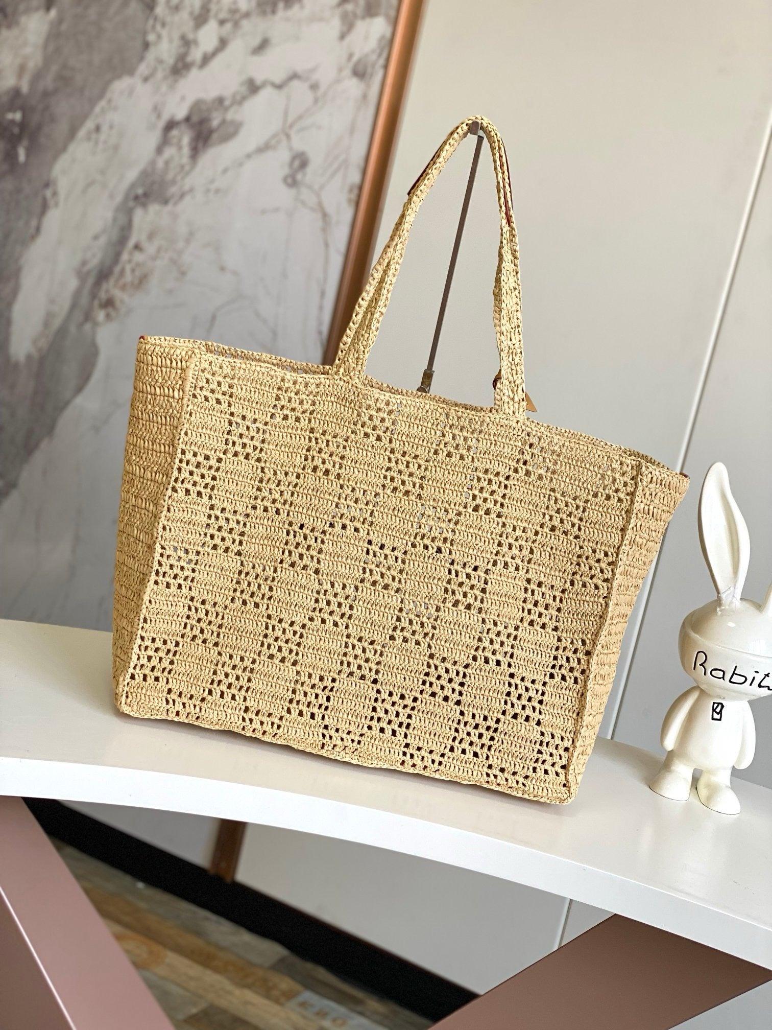 Brand New Louis Vuitton Onthego GM Raffia Tote with Monogram Pouch Exclusive Apparel