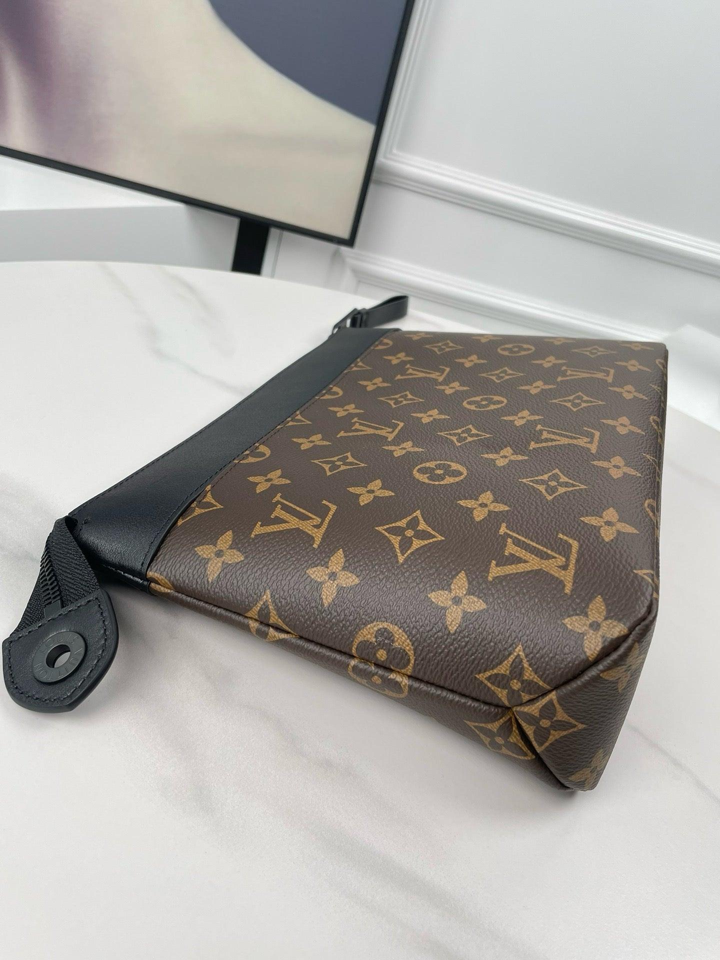 Authentic Louis Vuitton Monogram Canvas Toiletry Pouch GM Exclusive Apparel